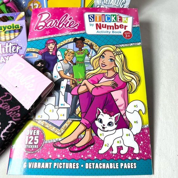 CRAYOLA x BARBIE GIFT SET - Picture 2 of 16